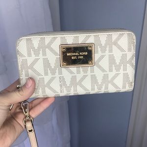 White Michael Khors Wallet